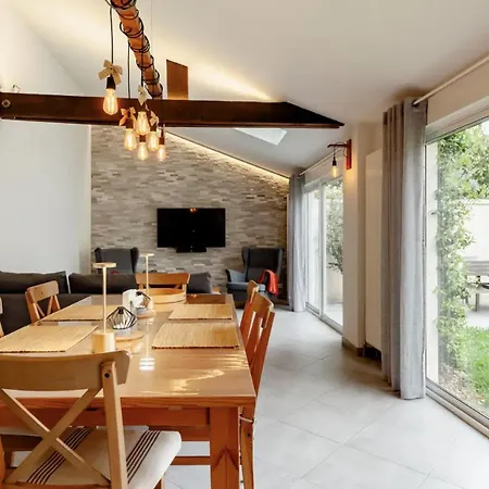 Independant Avec Jacuzzi 아파트 사르투르빌