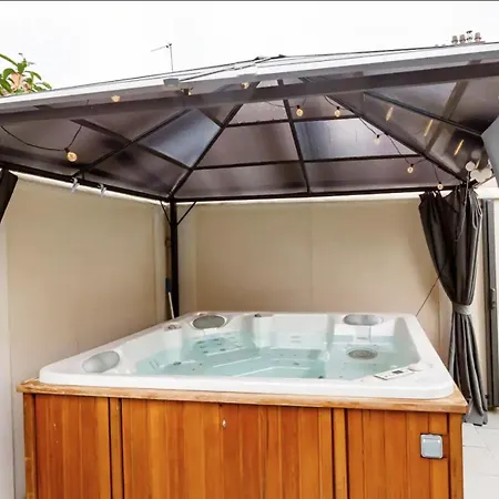 Indépendant Avec Jacuzzi *